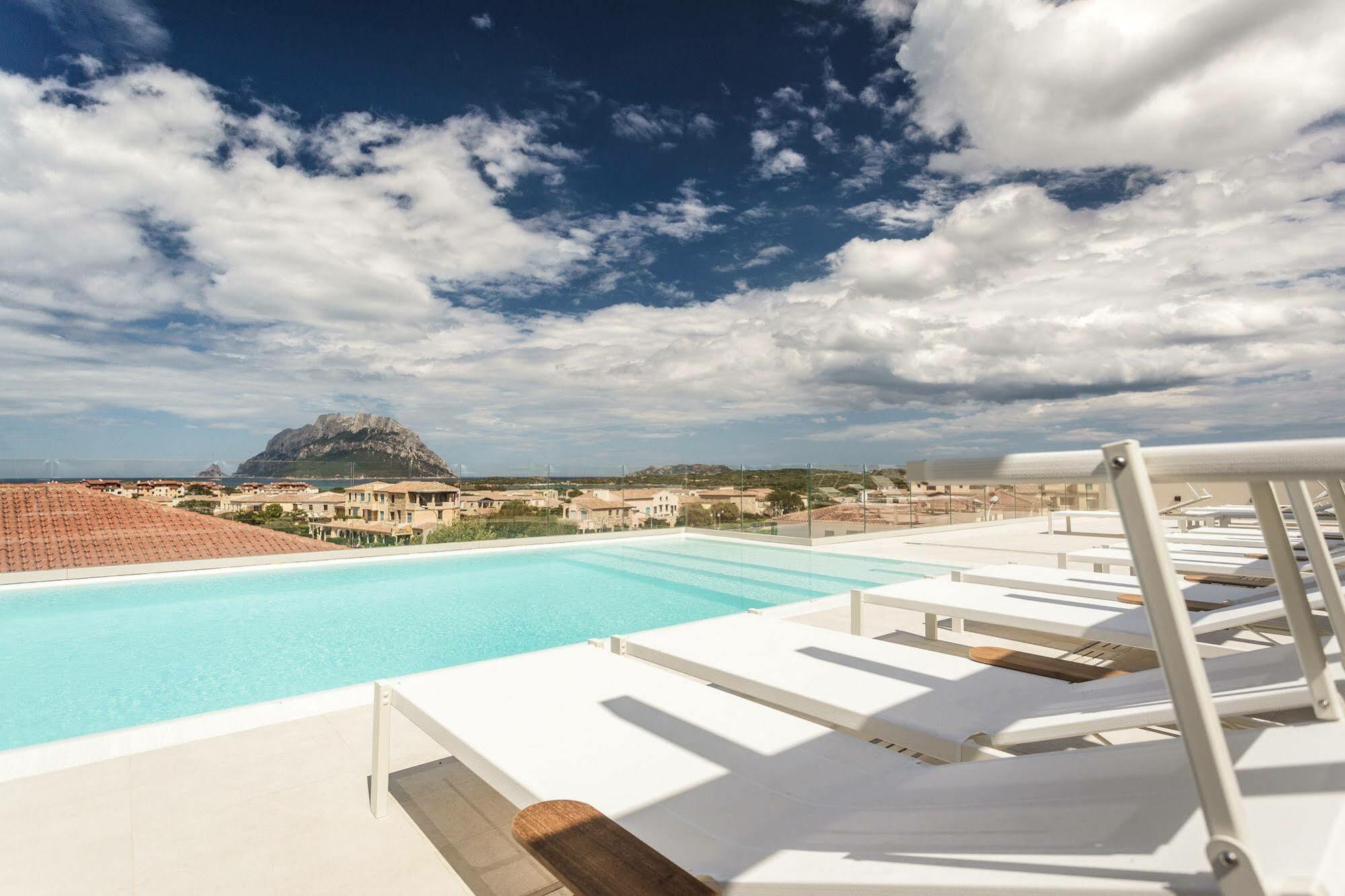 Felix Hotels - Hotel Residence Porto San Paolo Exterior photo